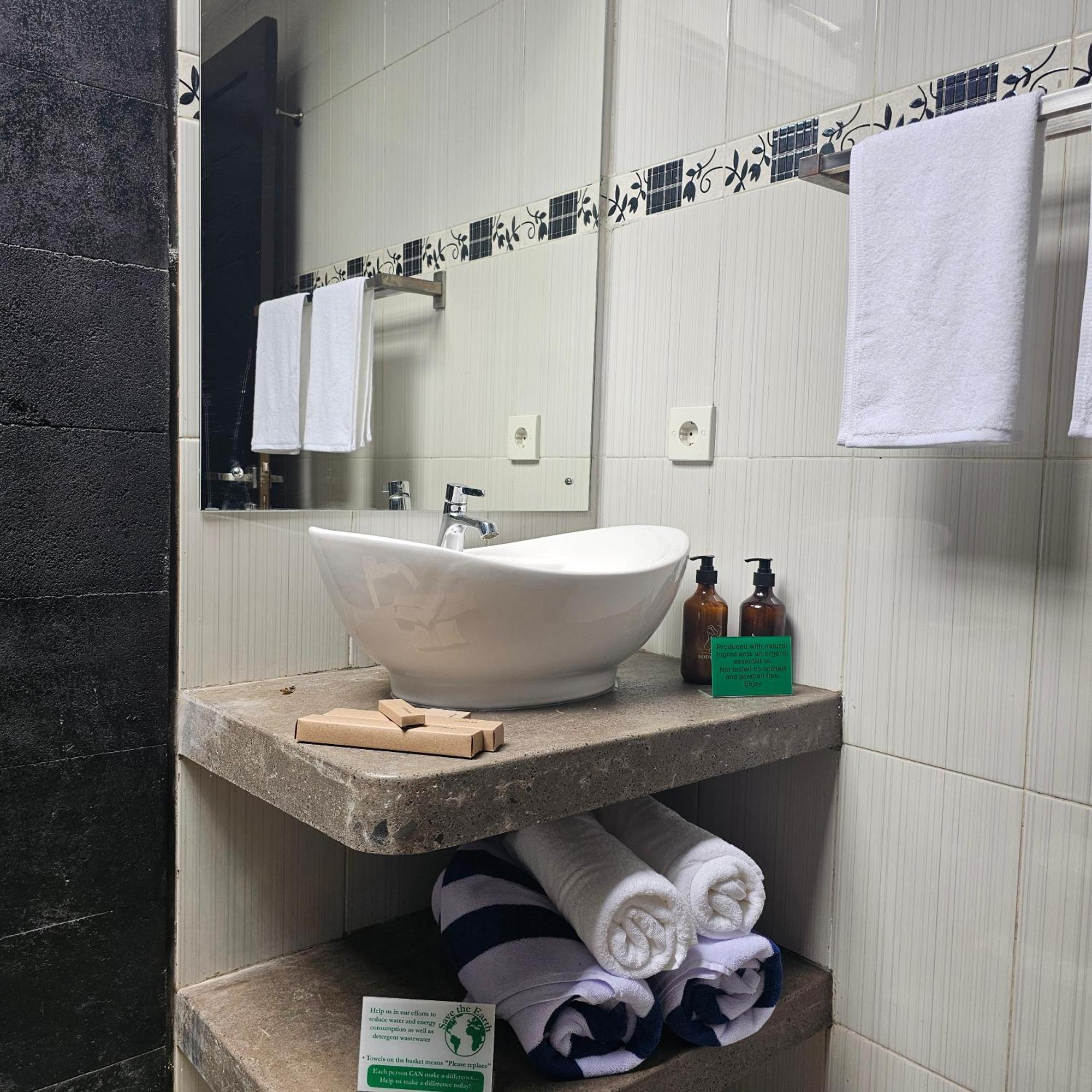 Chandi Hotel Ubud Esterno foto