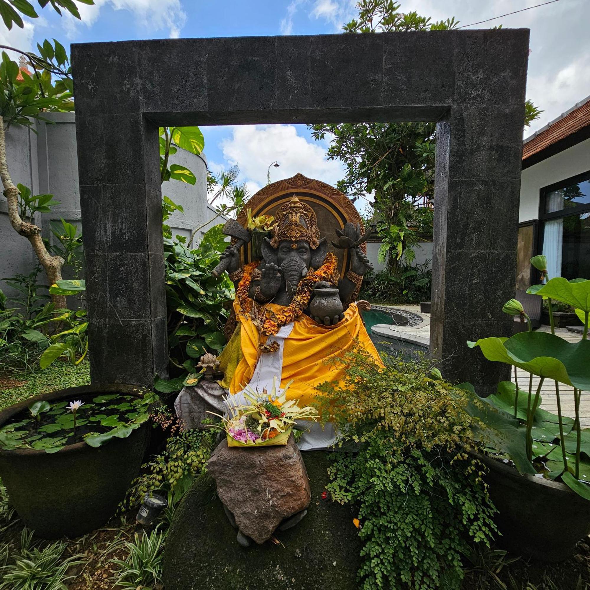 Chandi Hotel Ubud Esterno foto